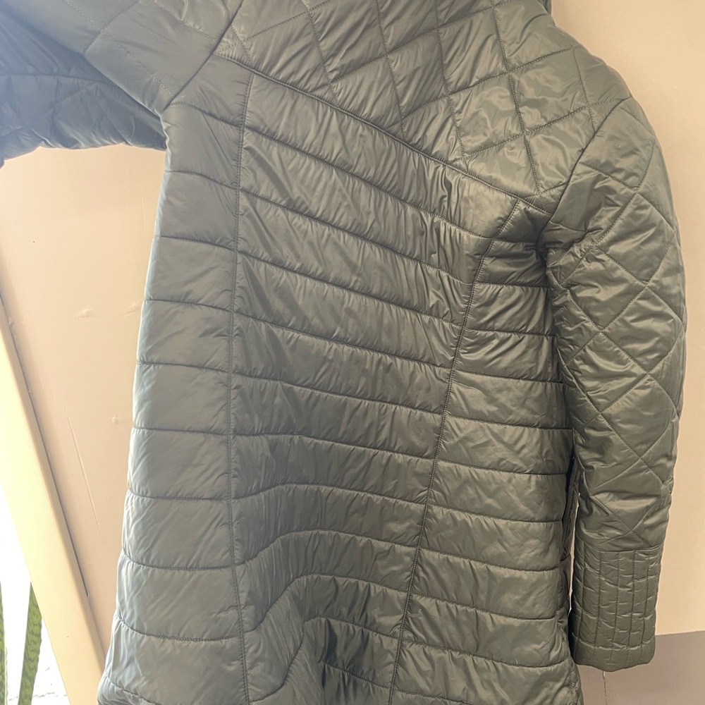 Patagonia Meduim Jacket - Picture 4 of 9